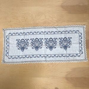Vintage 90s Table Runner Blue and White
